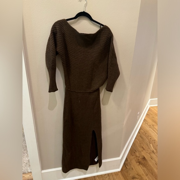 Banana Republic Colleta Off Shoulder Midi Sweater Dress Wool Womens Medium Brown - Picture 9 of 9